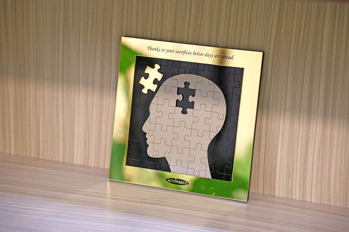 A jigsaw puzzle head represents thinking.