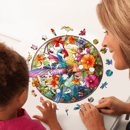 Verspieltes Holzpuzzle – Kolibri aus Buntglas 2