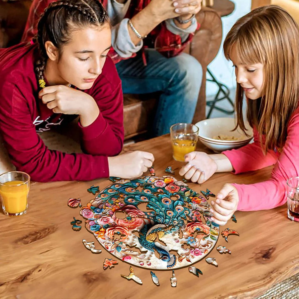 Verträumtes Holzpuzzle – Juwelen-Pfau